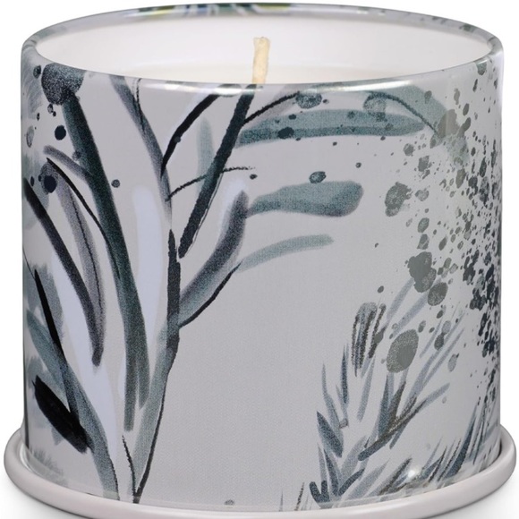Illume Noble Holiday Winter White 11.8 oz Candle - Picture 2 of 2